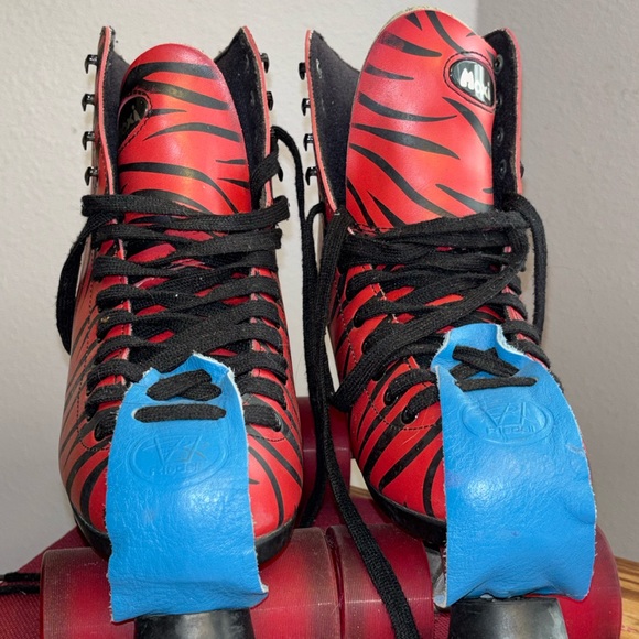 Limited edition metal plate zebra Moxie size 9 Skates - Picture 2 of 5